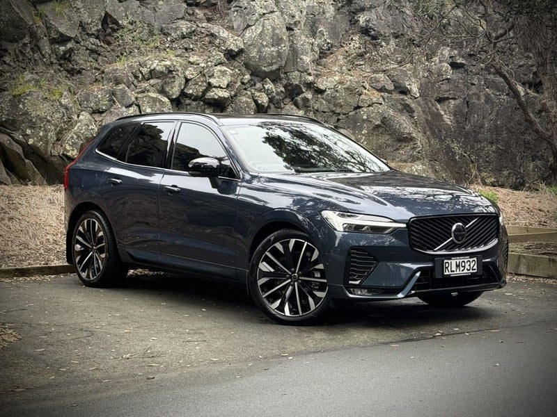 2025 Volvo XC60 B5 AWD Ultra Dark