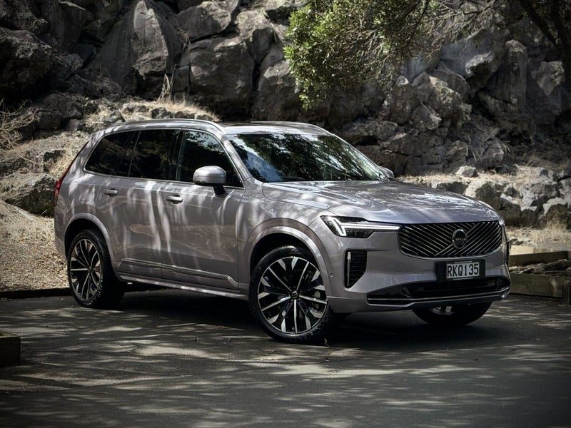 2025 Volvo XC90 B5 AWD Ultra Bright