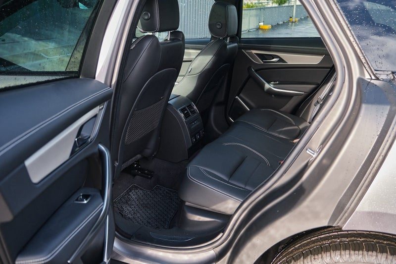 2025 Jaguar F-PACE P250 R-Dynamic SE, photo 3