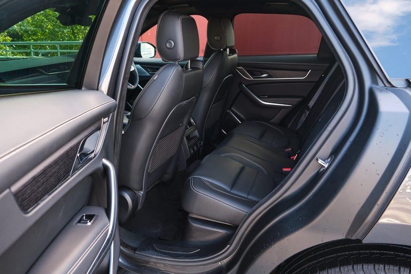 2025 Jaguar F-PACE P250 R-Dynamic SE, photo 3