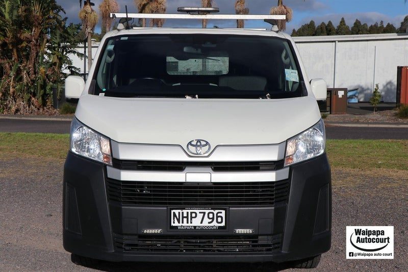 2021 Toyota Hiace ZR GVN 2.8DT/6AT, photo 2