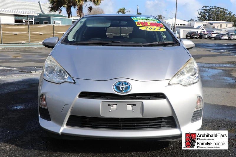 2014 Toyota Aqua, photo 2