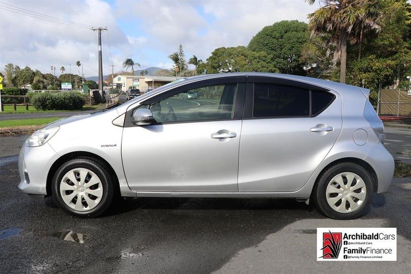 2014 Toyota Aqua, photo 3