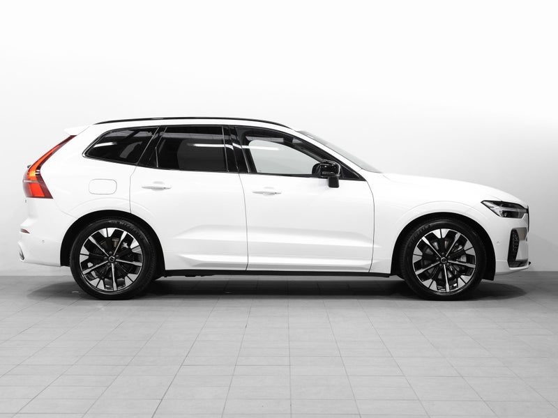 2026 Volvo XC60 B5 Ultra Dark 2L Petrol Hybrid AWD, photo 3