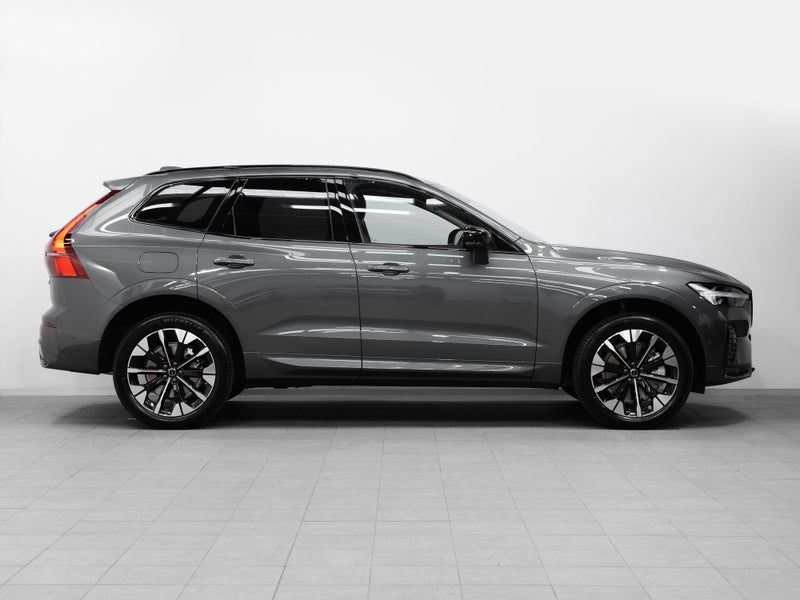 2026 Volvo XC60 B5 Ultra Dark 2L Petrol Hybrid AWD, photo 3
