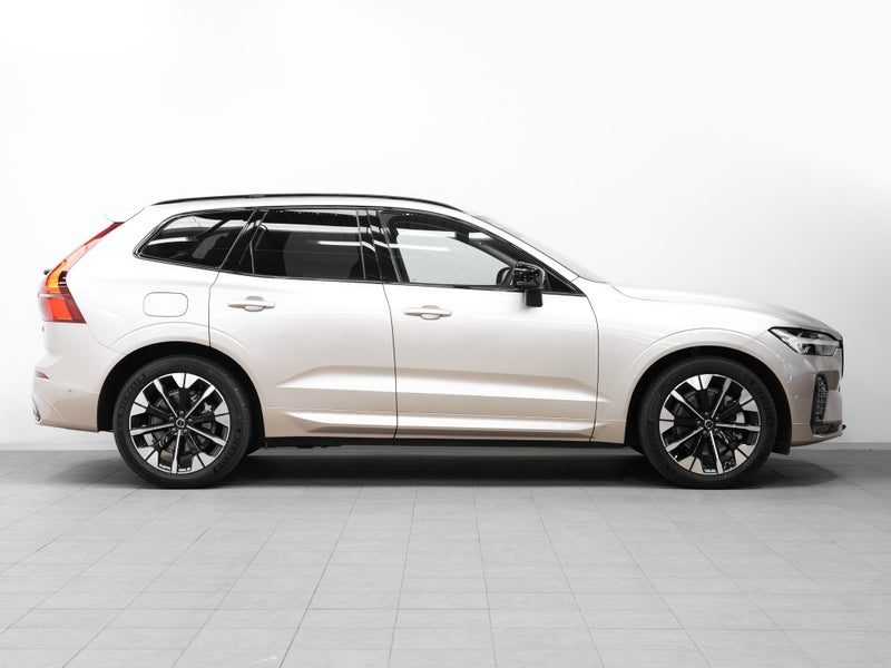 2025 Volvo XC60 B5 Ultra Dark 2L Petrol AWD, photo 3