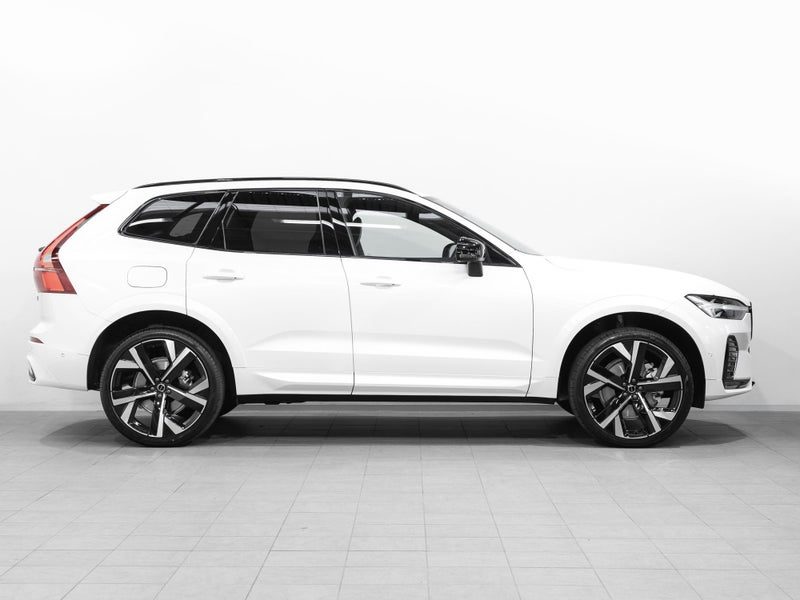 2026 Volvo XC60 B5 AWD Ultra Dark, photo 3