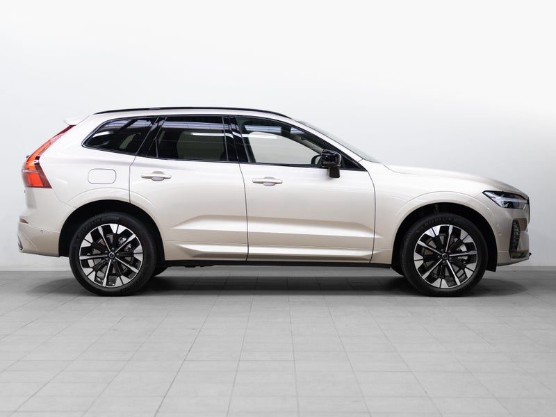 2026 Volvo XC60 B5 Ultra Dark 2.0P, Mild Hybrid, photo 3