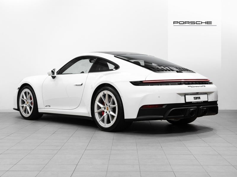 2026 Porsche 911 Carrera 4 GTS AWD, photo 2