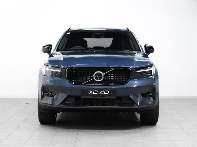 2026 Volvo XC40 Ultra Dark, photo 2