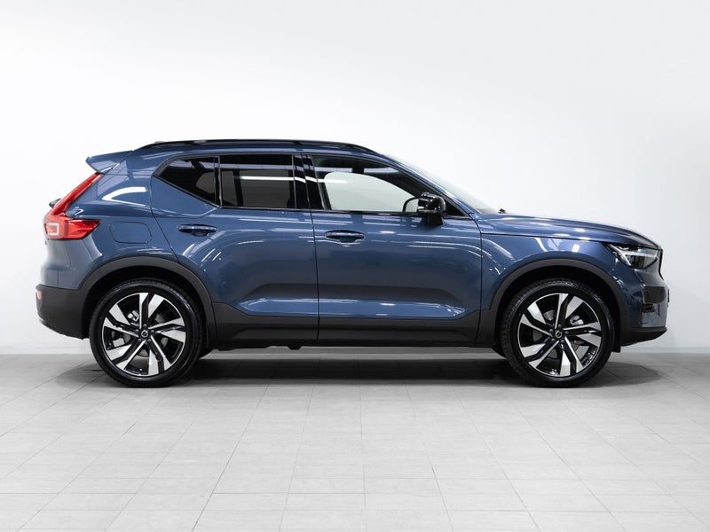 2026 Volvo XC40 Ultra Dark, photo 3