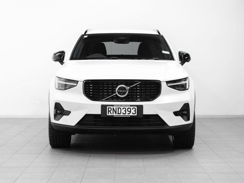 2025 Volvo XC40 Ultra Dark, photo 2