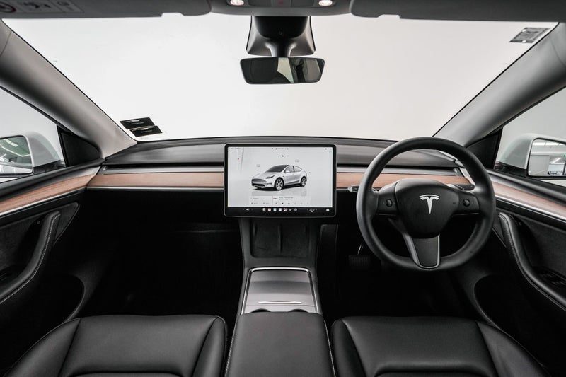 2022 Tesla Model Y Rear Wheel Drive, photo 3