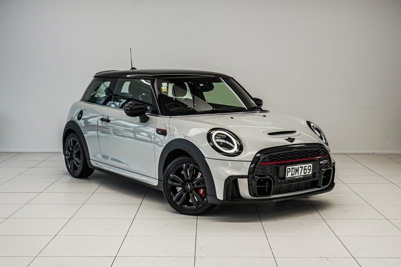2022 MINI Hatch JCW, main photo