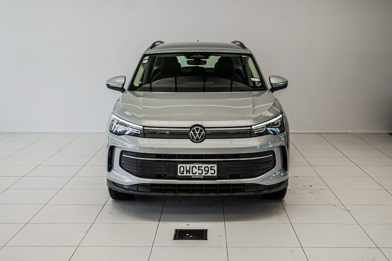 2024 Volkswagen Tiguan Life 1.4Pt ONE OWNER, photo 2