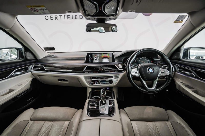 2016 BMW 750i 4.4P/8At/Sl/4Dr, photo 2
