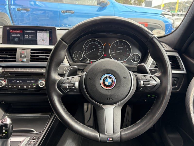 2019 BMW 330e, photo 3