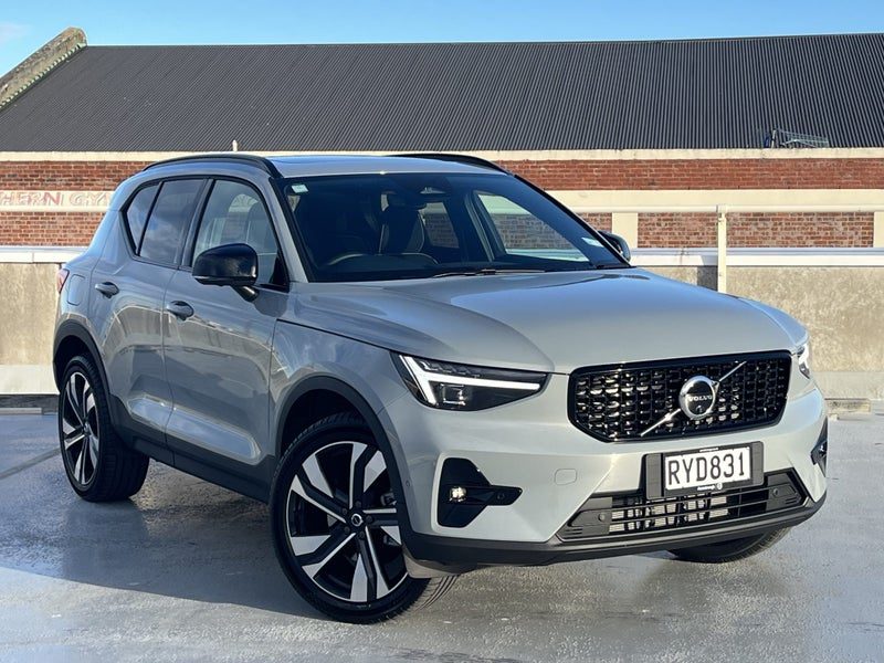 2026 Volvo XC40 B4 Ultra Dark, main photo