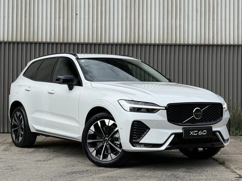 2026 Volvo XC60 B5 Ultra Dark, main photo