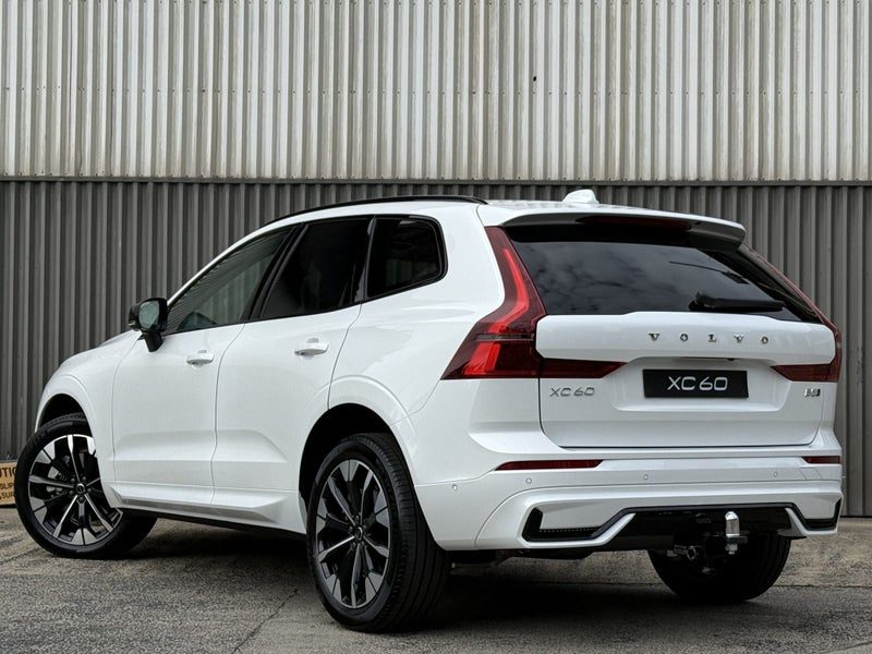 2026 Volvo XC60 B5 Ultra Dark, photo 2