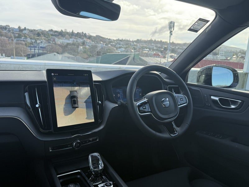 2026 Volvo XC60 B5 Ultra Dark, photo 3