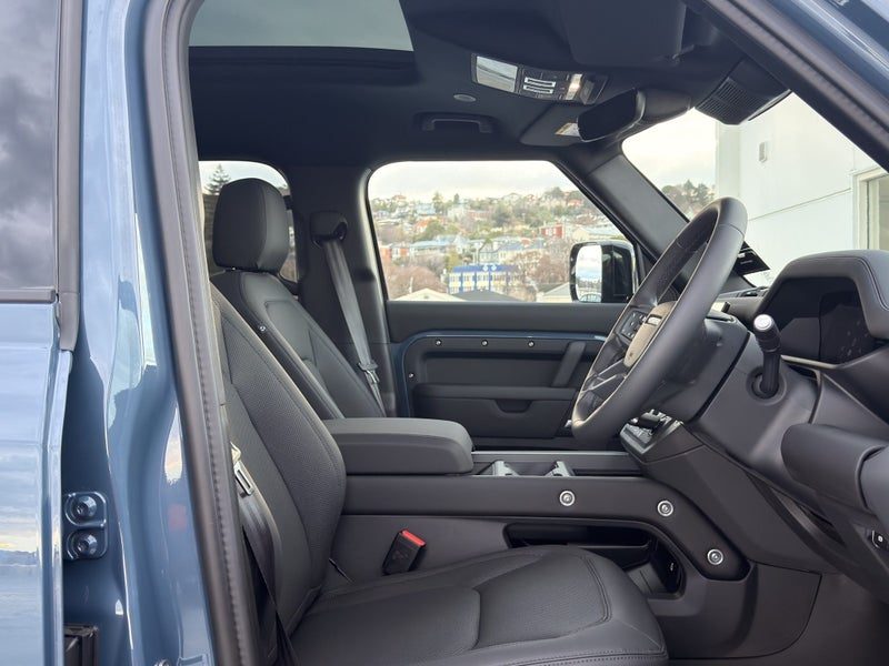 2026 Land Rover Defender 110 D350 X-Dynamic SE, photo 3