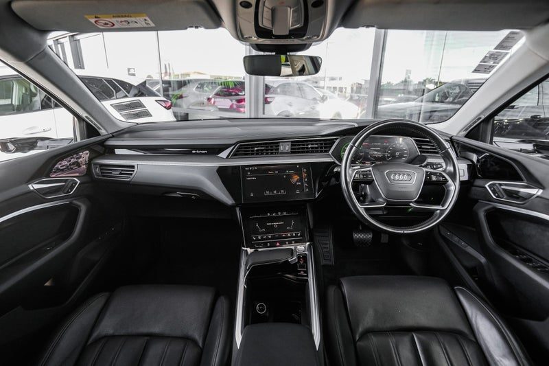 2019 Audi e-tron 95kWh/EV/4WD/AT, photo 2