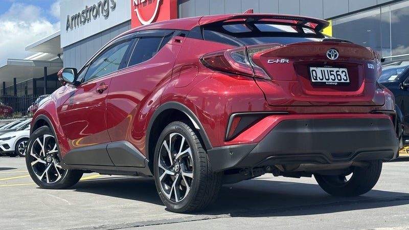 2018 Toyota C-HR HYBRID ( 4.2 L per 100km ), photo 2