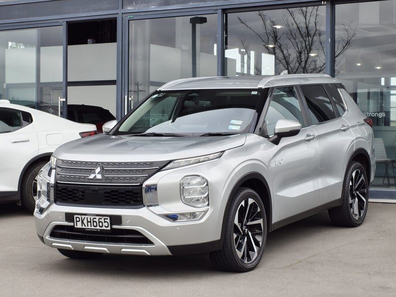 2022 Mitsubishi Outlander XLS 7 Seater, photo 3
