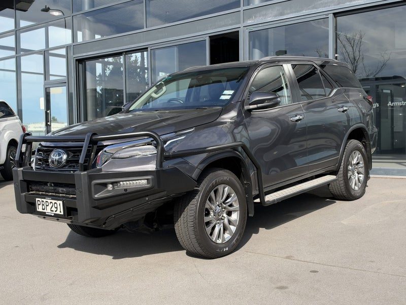 2022 Toyota Fortuner Limited, photo 3