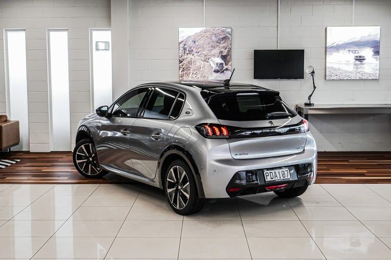 2022 Peugeot 208 Gt Electric 50Kwh/Ev, photo 3