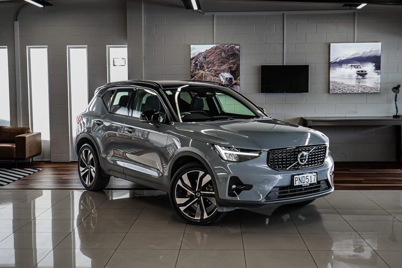 2022 Volvo XC40 B5 Ultimate Dark 2.0