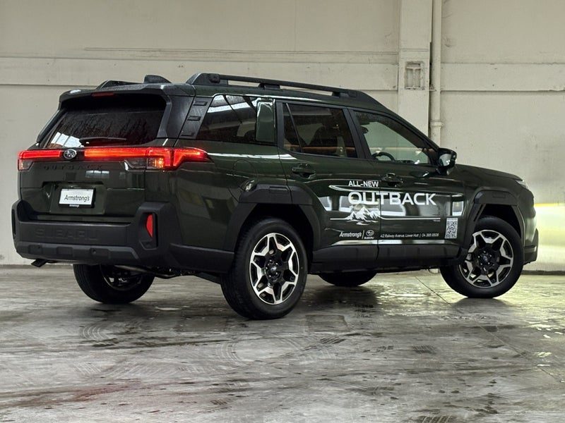 2026 Subaru Outback Touring AWD, photo 2