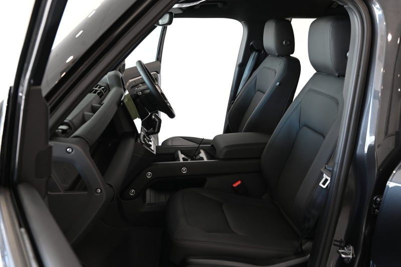 2026 Land Rover Defender 110 D350 X-Dynamic SE, photo 2
