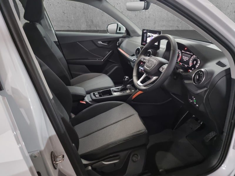 2025 Audi Q2 35 TFSI S Line, photo 2
