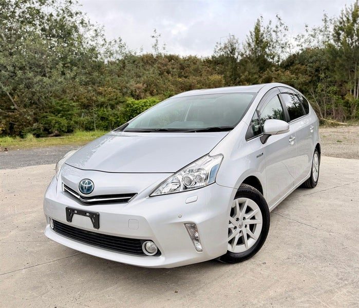 2014 Toyota Prius Alpha, main photo