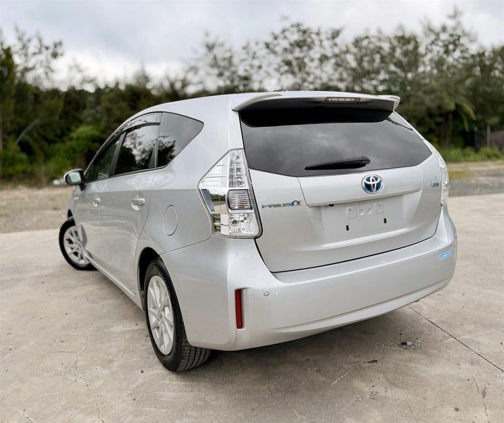 2014 Toyota Prius Alpha, photo 3
