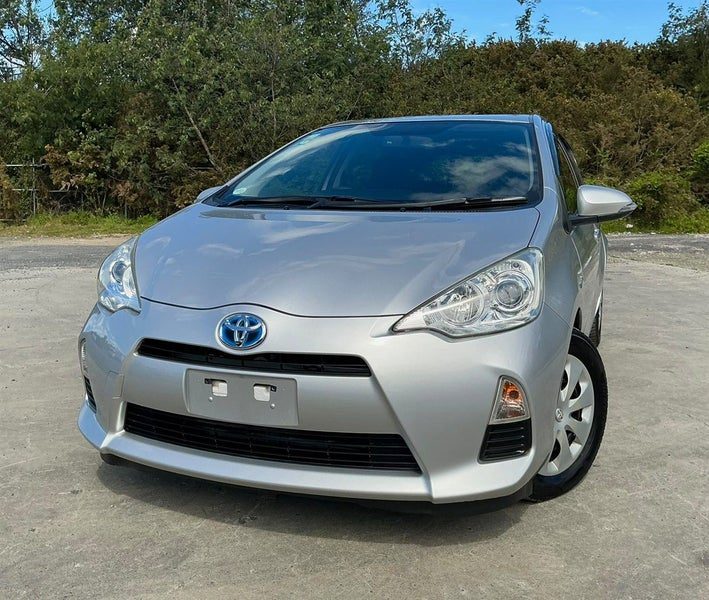 2013 Toyota Aqua Hybrid, main photo