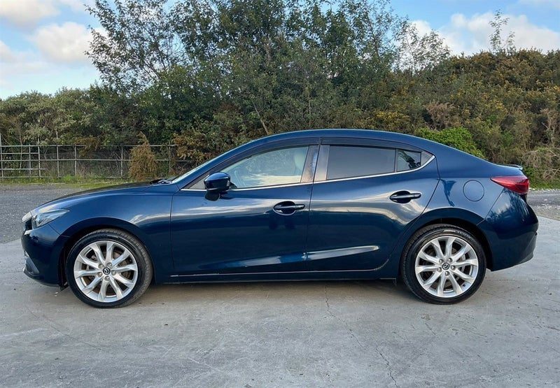2016 Mazda Axela Hybrid, photo 2
