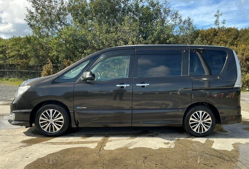 2014 Nissan Serena 8 Seater, photo 2