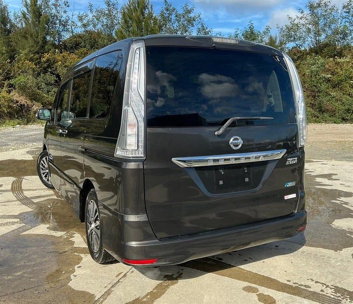 2014 Nissan Serena 8 Seater, photo 3