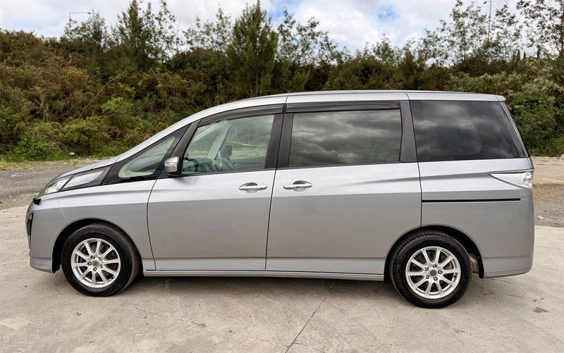 2013 Mazda Biante 8 Seater, photo 2
