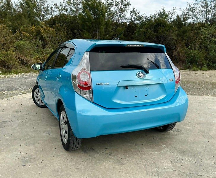2013 Toyota Aqua Hybrid, photo 3
