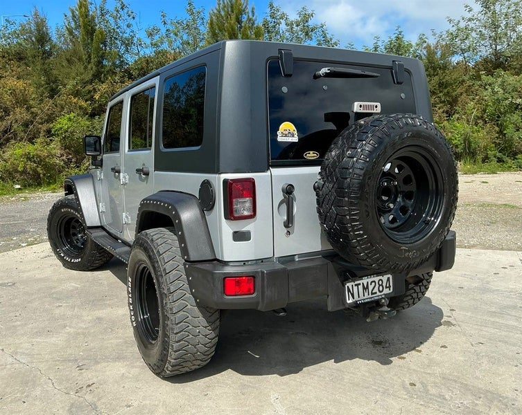 2009 Jeep Wrangler Renegade, photo 3