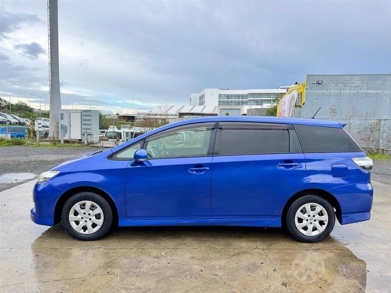 2013 Toyota Wish 7 Seater, photo 2