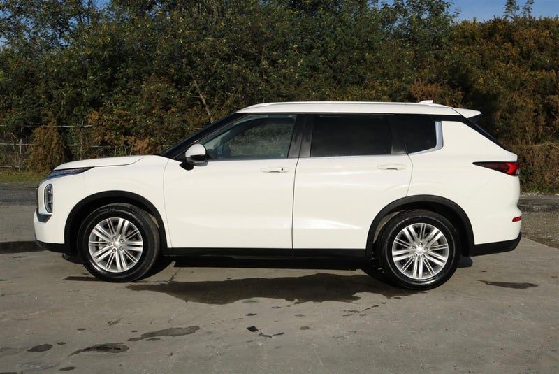 2022 Mitsubishi Outlander LS 5 Seater, photo 2