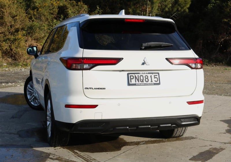 2022 Mitsubishi Outlander LS 5 Seater, photo 3