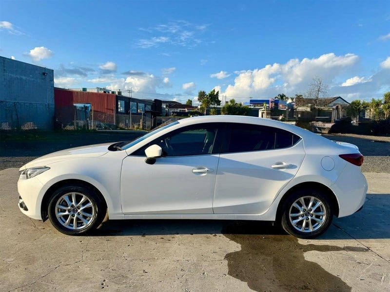 2015 Mazda Axela S, photo 2