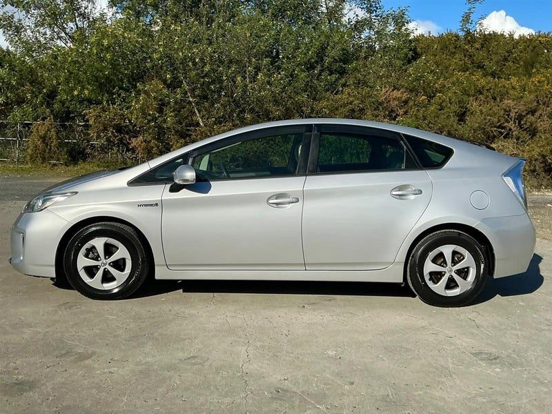2015 Toyota Prius HYBRID, LOW KMS, REVERSE CAMERA, photo 2