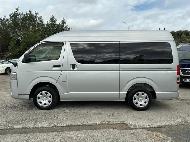 2021 Toyota Hiace DX, photo 2